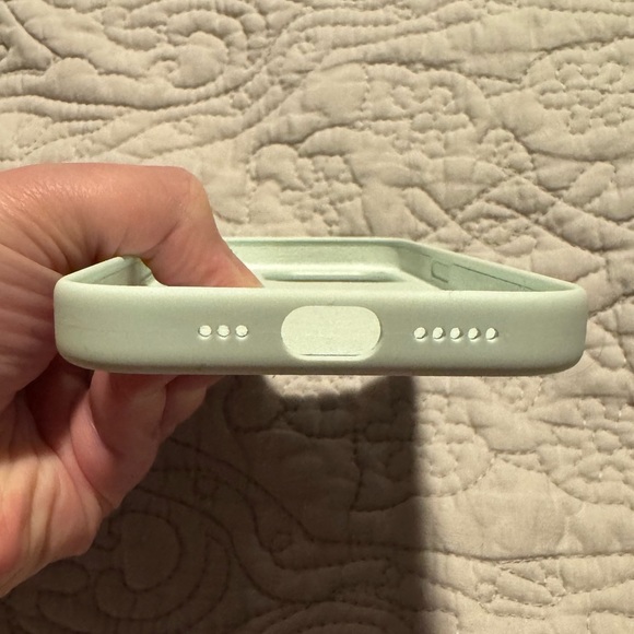 Apple iPhone 15 Pro Silicone Case Soft Mint - Picture 6 of 8